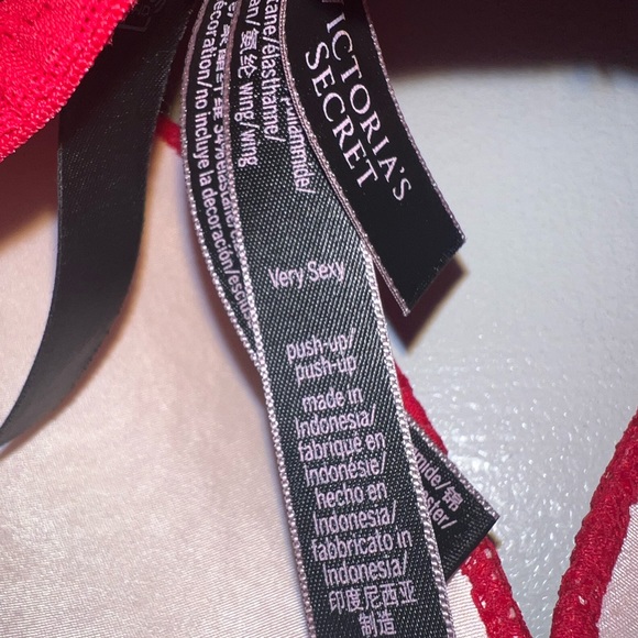 Victoria’s Secret- Very Sexy Push Up- Red Lace Bra - 34DD - Picture 4 of 6